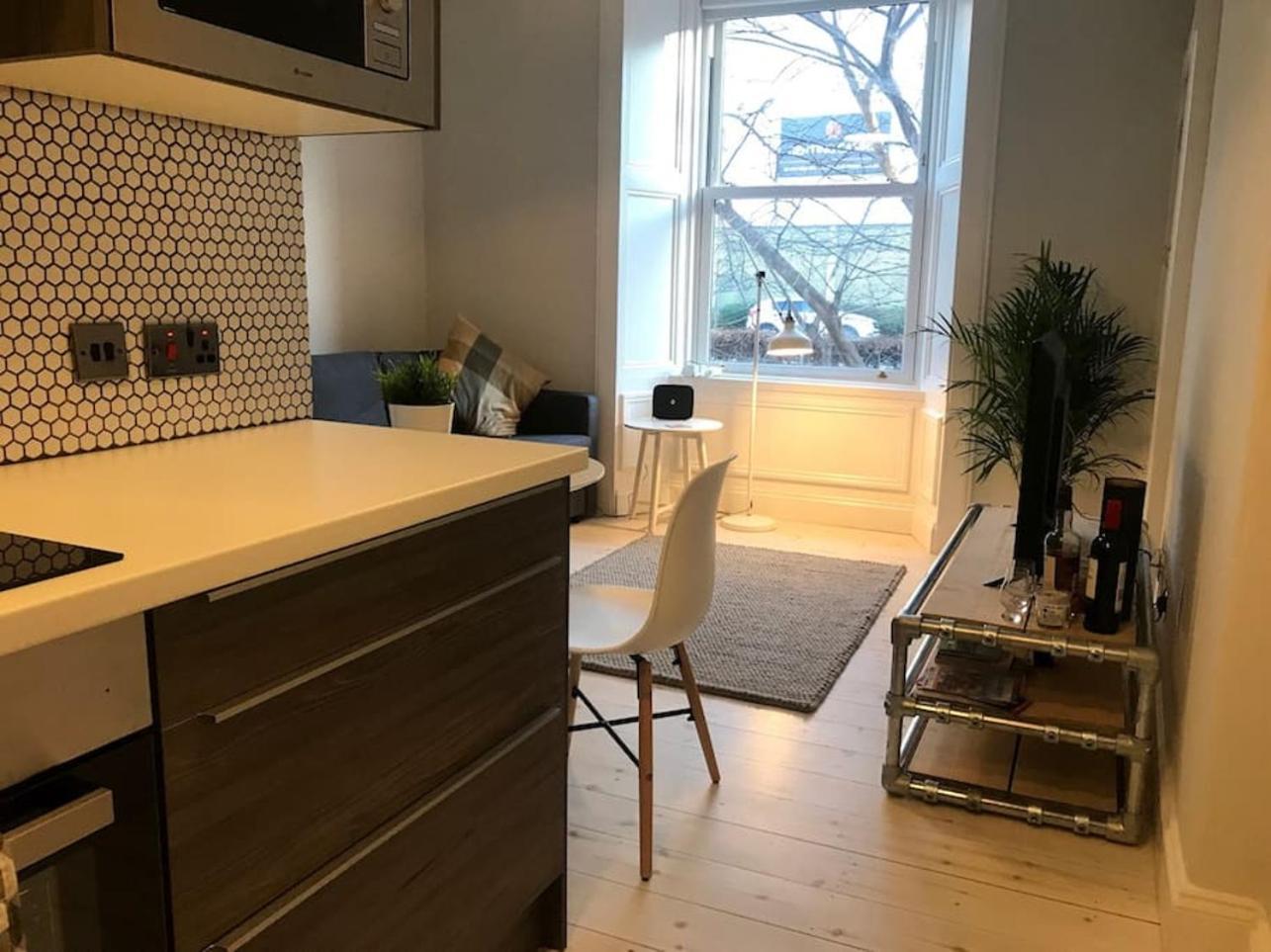 Relax In Style In Edinburghs Buzzing West End Apartment ภายนอก รูปภาพ